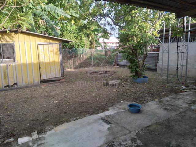 CORNER House to Let Go 1