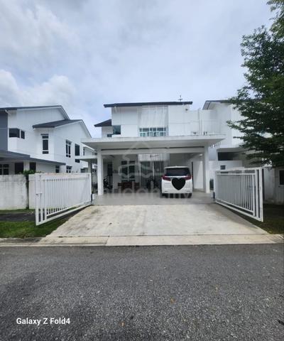 SEMI-D in Sendayan .This house boasts the spacious charm of Bungalow 1
