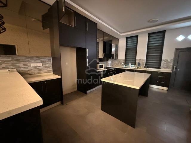 Beautiful 3Storey Terrace House at Seksyen 7, Bangi Avenue for Rent! 1