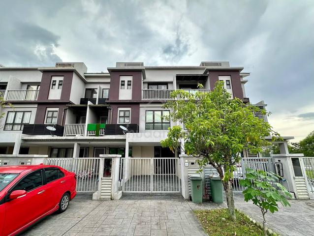 Fully Furnished Upper Unit 2 Storey Townhouse Bandar Puteri Bangi 1