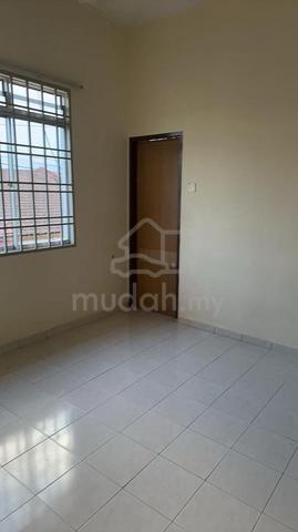 Bukit setongkol double storey House for rent good condition 3