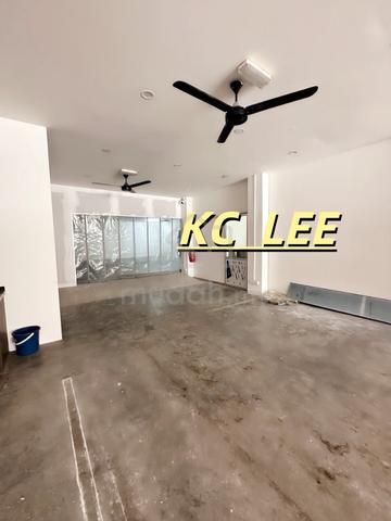 2 Unit Together 2.5 Sty Shoplot For Sale @ Star Avenue,Simpang Ampat 1
