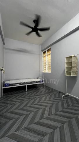 large room di pangsapuri putra raya, tingkat 2 1