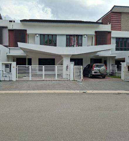 Freehold, facing open, spacious superlink in Setia Alam 1
