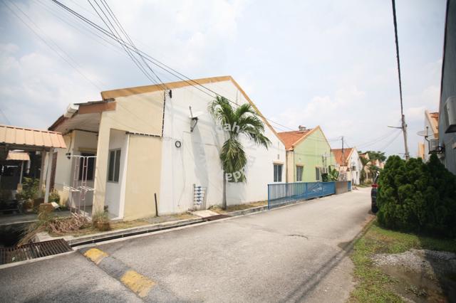 1 Sty Cluster Link House, Alam Idaman, Taman Tasik Puchong, Selangor 1