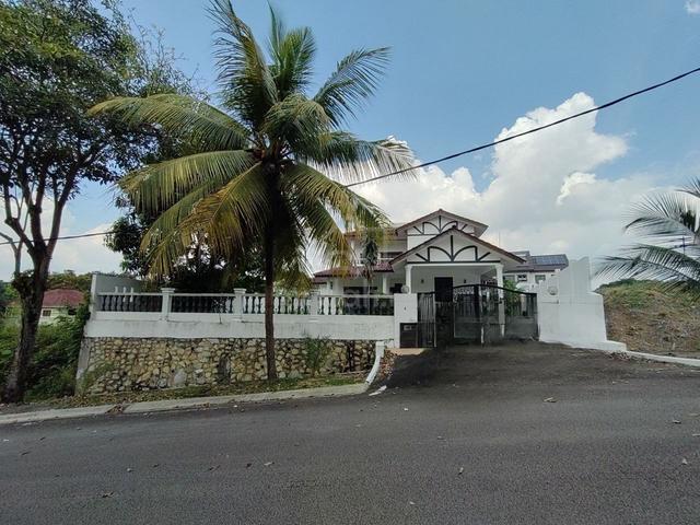 ELITE AREA ❗️ 2 Storey Bungalow Seksyen 9 Shah Alam 1
