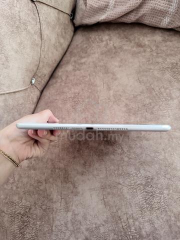 ipad air 2 - photo 3 of 4