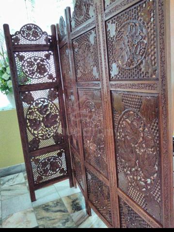 Solid wood partition with gold flower - photo 2 of 4