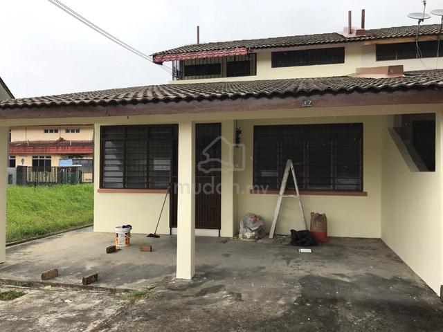 Taman Perling corner lot for rent - 1.5 storey house 1