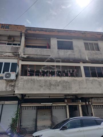 3 Storey Shoplot in Taman Silibin for sale 1
