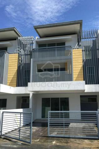 FREEHOLD GUARDED 25x75 3 Storey Super Link House Nadayu 92 Kajang 1