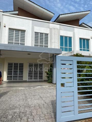Below Market!!!!  Superlink  2Storey Intermediate Terrace, DKayangan 2