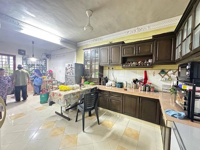 Shah Alam SEKSYEN 8 Double Storey Terrace 20x75 Below Mv Renovated 1