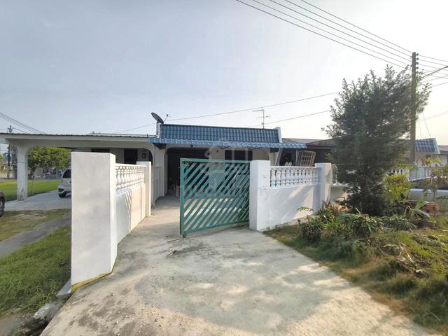 Jalan Nanas, Taman Emas Merah, Pekan Nanas, Pontian, Single Low Cost 1