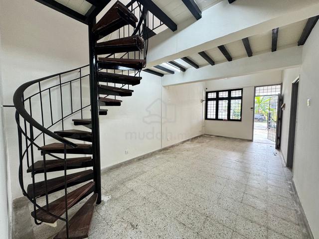 Taman Molek near EDL to CIQ / 1.5 Storey Terrace House For Rent ‼️ 1