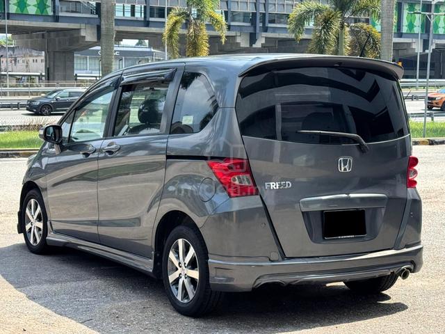 2011 Honda FREED 1.5 E MPV 7ST / 2 PWR DOOR / RCAM - 3