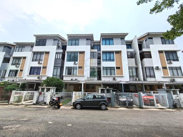 CHEAPEST❗️2.5 Sty Townhouse @ Lakeview Homes Taman Tasik Prima Puchong 1