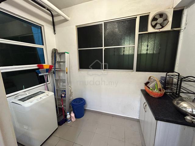 Zest Kinrara Middle Room for rent 1