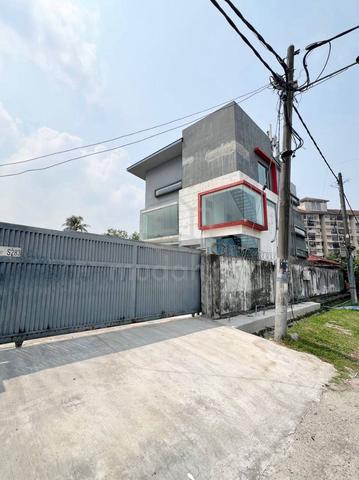 3-Storey Semi-D Office & Warehouse Puchong Perdana, Selangor 1