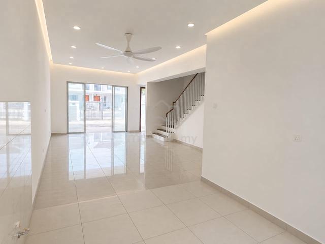 Nice 2-Sty Basic Unit 4R3B Type Palma Sand Gamuda Cove for Rent 1