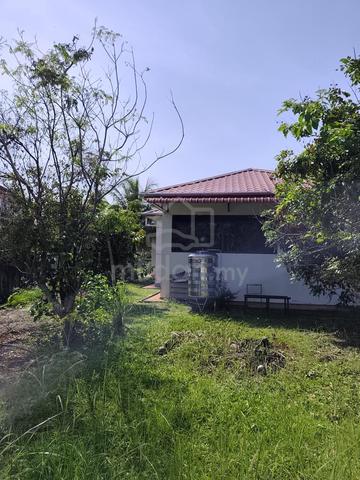 FOR SALE: Spacious Single-Storey Semi-Detached House in Lutong Baru, M 1