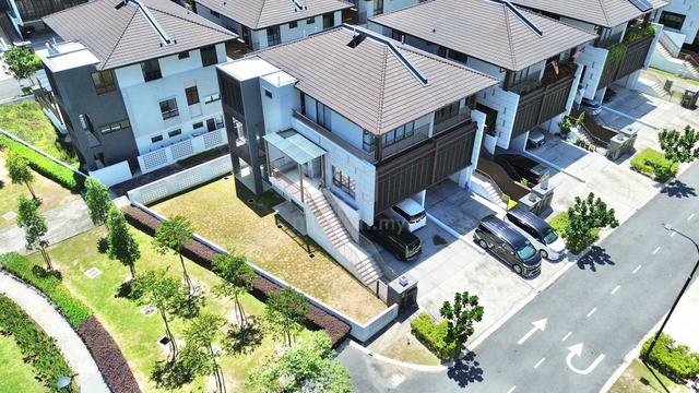ENDLOT WITH LAND 😍 3 Storey The Mulia Residences @ Cyberjaya 1