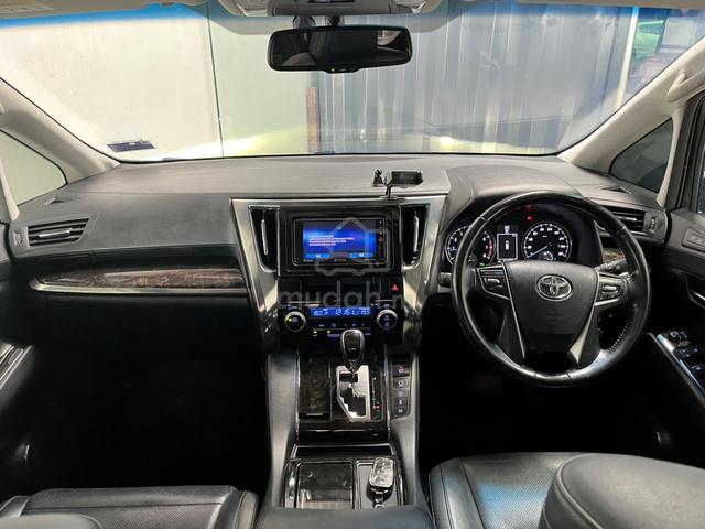 Toyota VELLFIRE 2.5 ZG Sunroof Local Spec - 5