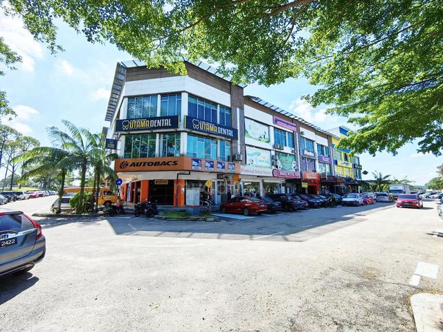Taman Universiti 3 Storey Shoplot CORNER For Sale, Tenanted ROI 4.42% 1