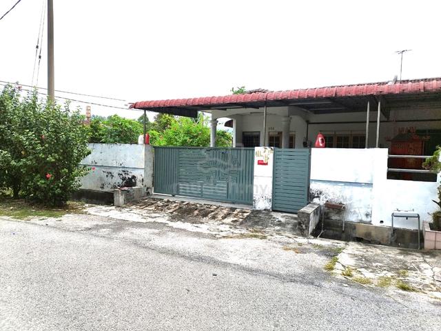 Rumah Corner Setingkat Menghadap Padang 1