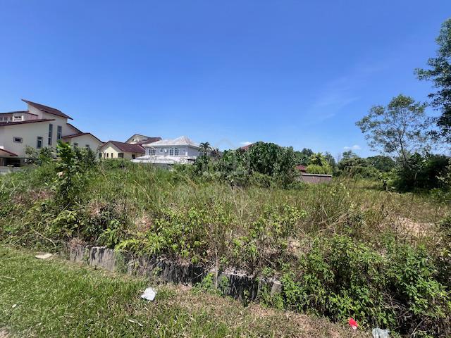 Gated and Guarded Bungalow Land Facing South East 4