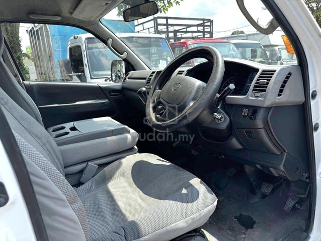 2010 Toyota HIACE 2.7 window van (M) - 5