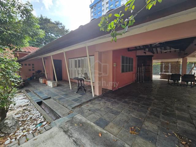 FREEHOLD flat land size almost 8k sqft with 1.5 storey quaint bungalow 1