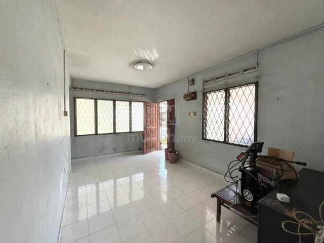 [Full Loan/ Corner] 2 Storey Low Cost Johor Jaya house Permas Molek 1