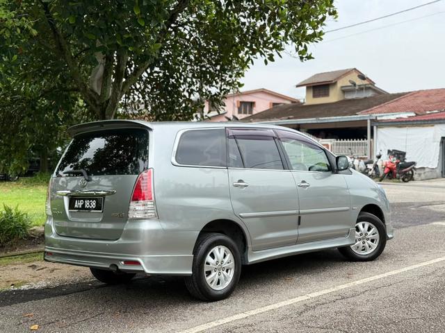 ON THE ROAD 2011 Toyota INNOVA 2.0 G (A) - 4
