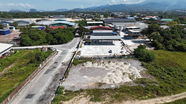 BERCHAM / 5 Acres Plus Industrial Land / 2 Adjoining / Flat Land 1