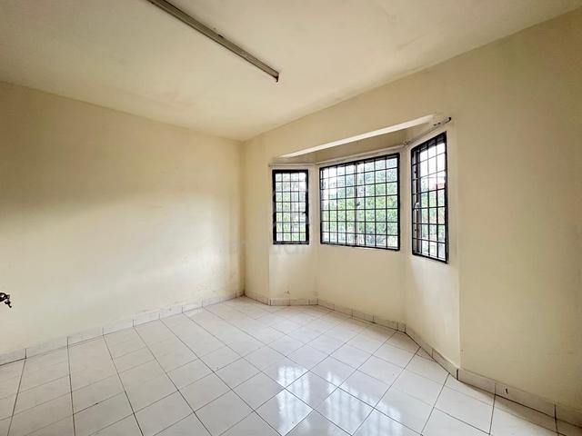 (NEW PAINTING) 2.5 Storey House Taman Kota Perdana/LEP Seri Kembangan 1