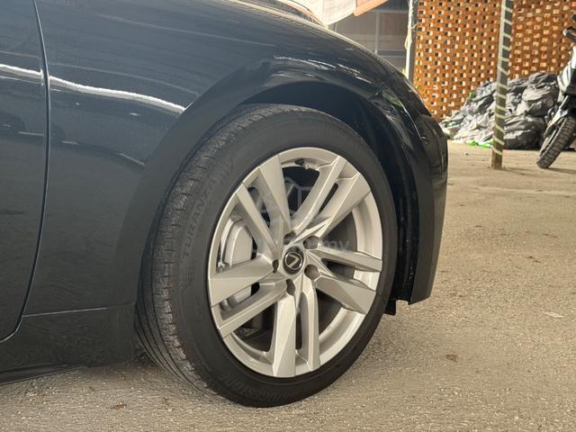 LIKE NEW LOW MILEAGE 2022 Lexus IS300 2.0 Turbo - 3