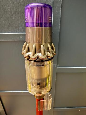Dyson V12 Vacuum - photo 2 of 3