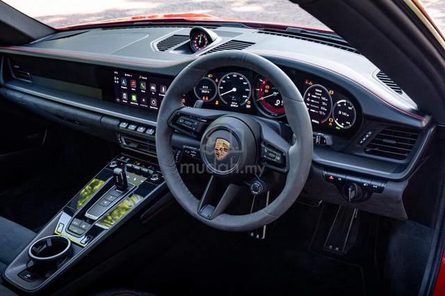 2022 Porsche 911 Carrera GTS - 2