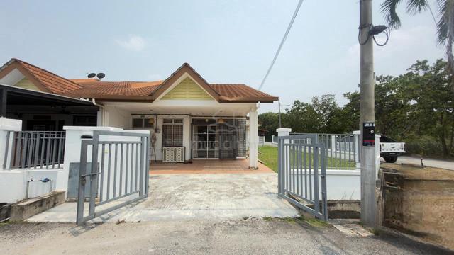 2,917 CORNER LOT 🔥 Single Storey Bandar Putera 2 @ Klang FOR SALE! 1