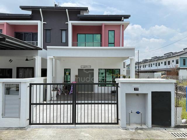 [END LOT] 2-Storey Terrace @ Taman Semarang Intan, Dengkil 1