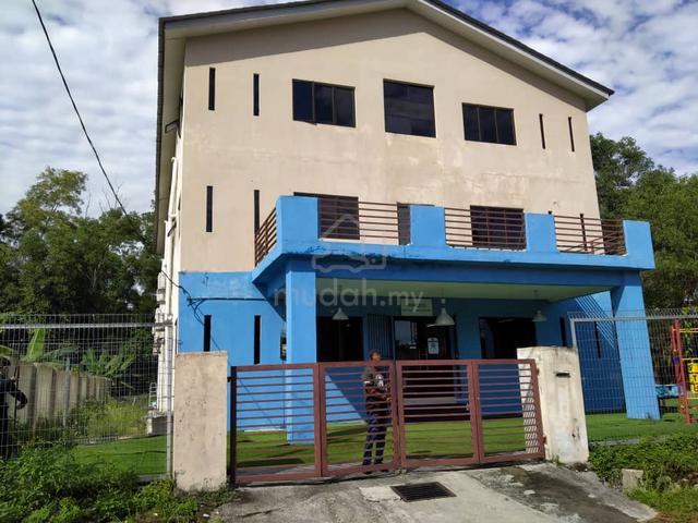 Hostel Selangor Kajang Partially Furnished Bungalow House For Rent 1