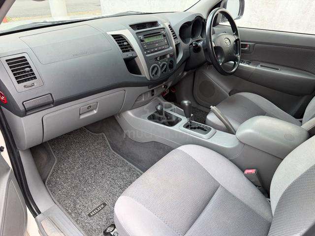 2010 Toyota HILUX 2.5 G FACELIFT (A) - 5