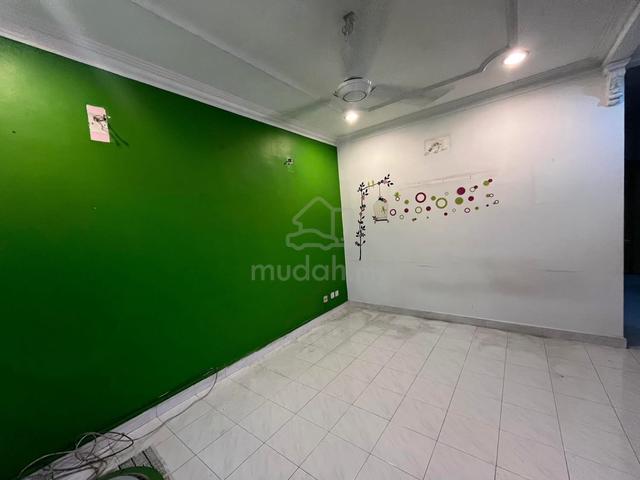 USJ 3 (Gated Guarded) Kitchen Extended Facing Ample Parking Subang 1