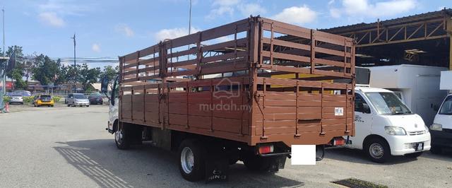 Yr.2018 HINO /XZU 720R DISEL HIJAU Kargo Am 17ft - photo 3 of 6