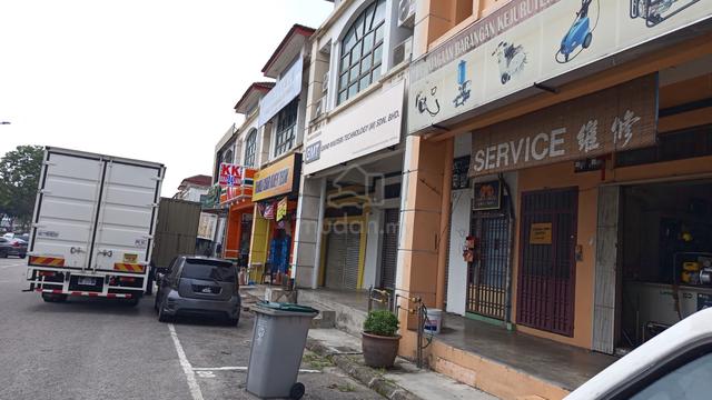 Desa cemerlang shop face main road for rent 1