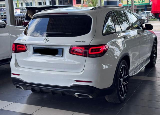 2021 Mercedes Benz GLC300 4MATIC AMG LINE 2.0L (A) - 4