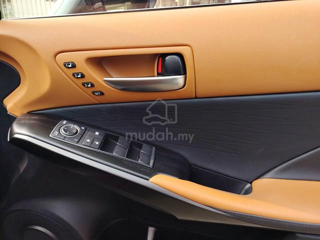 2022 Lexus IS300 2.0 Version L 16,000km Grade 4.5B - 5