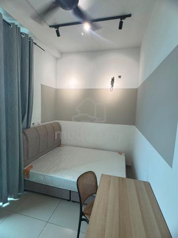 Ready to move in Fully furnished Medium Room @ Saville D'lake Puchong 1