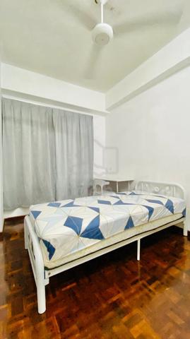 Medium Room For Rent @Bayu Tasik Condo, Near LRT (FEMALE only) 1